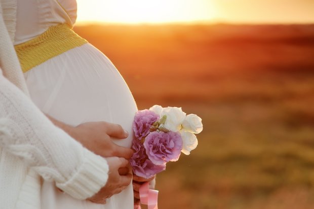 Девушка узнала о своей беременности за месяц до родов. Ее живот вырос буквально за день