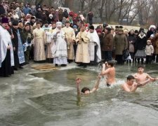 Священники советуют отказаться от купания на Крещение
