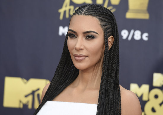 Кардашьян похвалилася сімейним Різдвом: вульгарно нафарбувала маленьких дочок