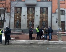 В Киеве "атаковали" польское консульство: опубликованы кадры