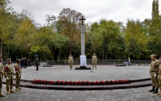 Видео с открытия памятника российским боевикам: соцсети в бешенстве 