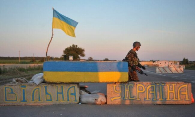 Тридцатью обстрелами боевики нарушили перемирие на Донбассе