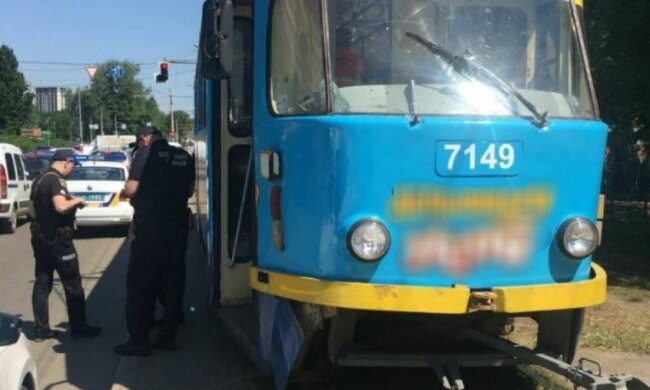 В Одесі трамвай збив дівчину, фото: Telegram