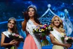 Тонни штукатурки і десяток операцій: перша красуня Росії викликала шок у мережі