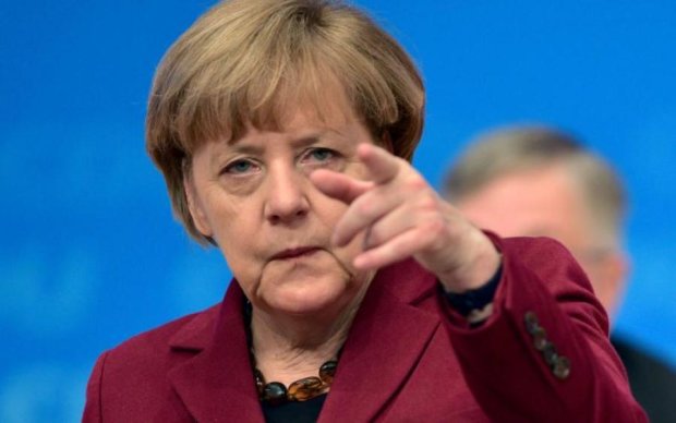 Ничего не меняет: Меркель про миротворческие замашки Путина