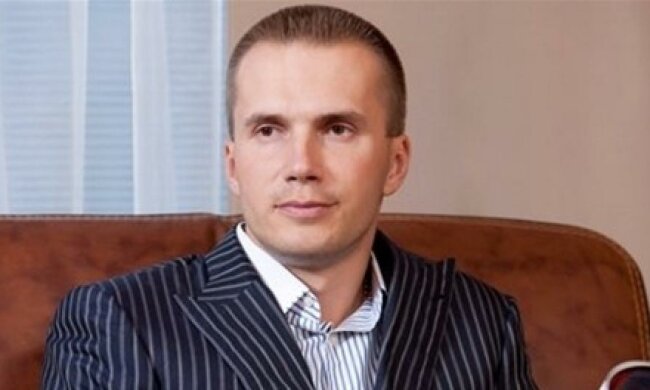 Саша "стоматолог" намагався вивести гроші з України