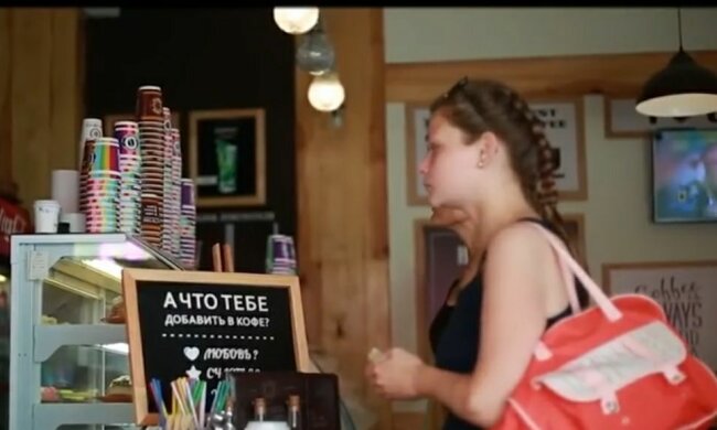 Киянам дозволили пити каву на вулиці, на черзі - шаурма