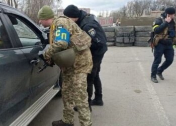 Сотрудники ТЦК и полиции, скрин с YouTube