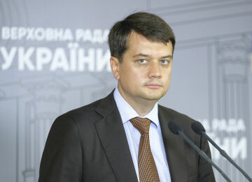 Разумков заблокував нардепам дорогу в ПАРЄ, засідання під загрозою зриву: "Злочинна недбалість"