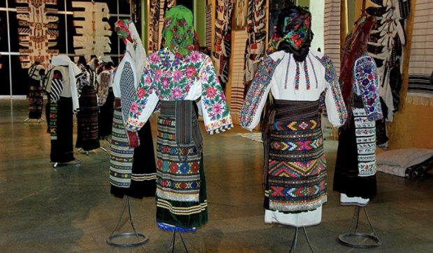 Грандиозную коллекцию борщевских вышиванок показали в Киеве (фото)