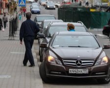 Бляхи в ЄС: скільки платять європейці за розмитнення авто
