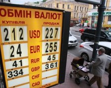 Гривня зміцнюється: сьогодні вдень давали 21 гривню за долар