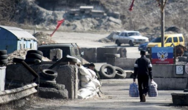 Дванадцять блокпостів закрили у Луганській області