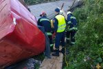 На Тернопільщині вантажівка полетіла в кювет, покалічене тіло ледь знайшли серед уламків