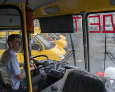 Діти в крові: два шкільних автобуси влаштували місиво на дорозі, десятки жертв