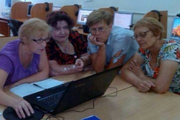 Пенсіонерів Вінниці вчать грати у покер