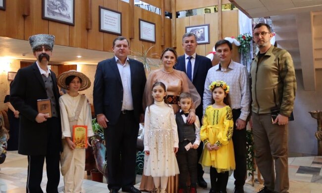 Читатели Национальной библиотеки Украины для детей посетили бал в Шевченкову музыку