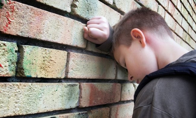 Горе-мать годами держала сына взаперти
