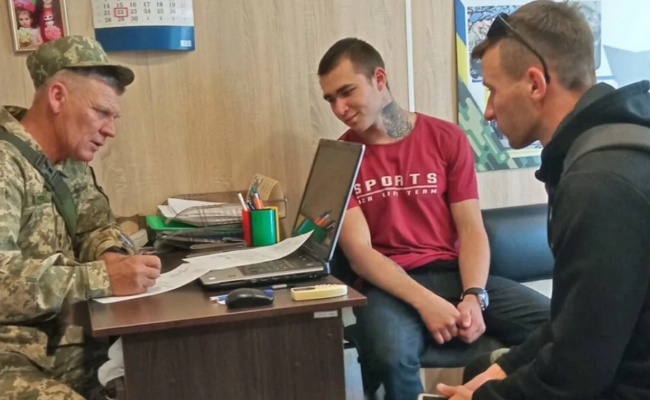 Візит до ТЦК, фото: Unian