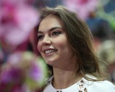 Монархия головного мозга: путинская гимнастка укуталась в регалии
