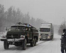 Сотні машин потрапили до снігової пастки на трасі Дніпро-Кривий Ріг
