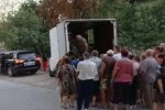 Депутат раздавал арбузы избирателям, фото: Фейсбук
