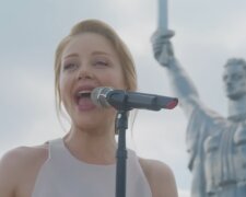 Тіна Кароль, кадр із кліпу на пісню "One Nation Under Love"