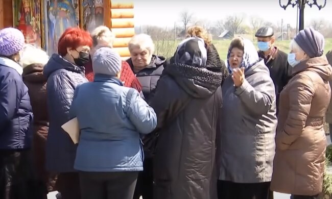 Люди на улицах, скриншот: Youtube