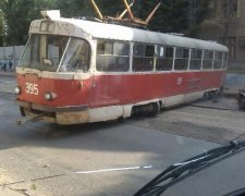 Харківські водії трамваїв дивляться фільми під час руху (відео)