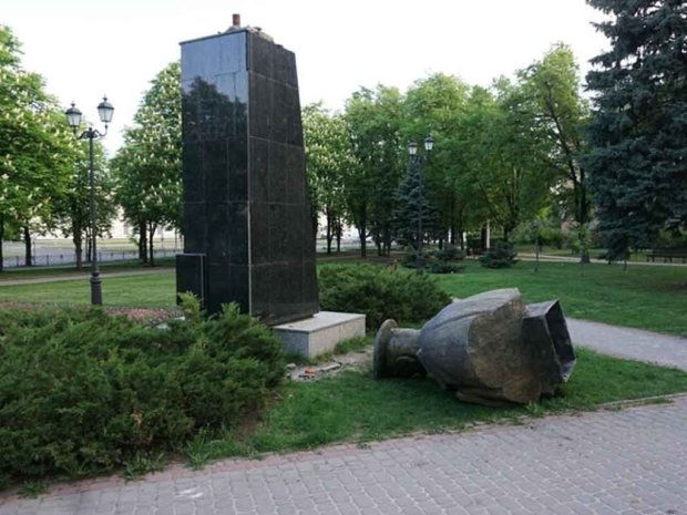 Под Киевом снесли памятник Жукову: повторил судьбу харьковского "коллеги"