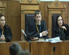 Суд или его имитация: активисты Днепра идут на Киев