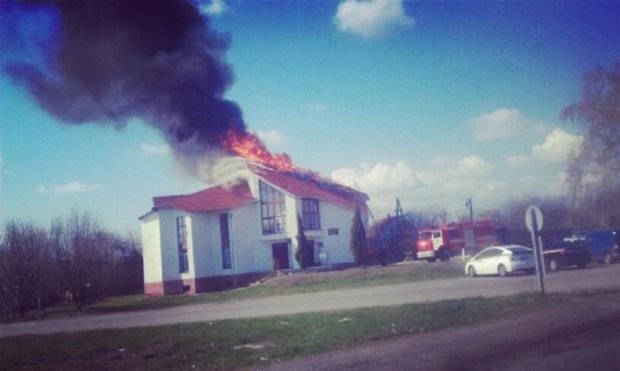 В Переяслав-Хмельницком сгорел пост ГАИ