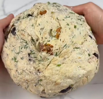 Сырные булочки с оливками, вялеными помидорами и зеленью: фото скрин рецепта