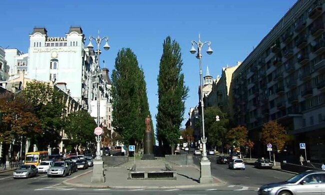 Прощай, синяя рука: чем в Киеве заменят скандальную статую