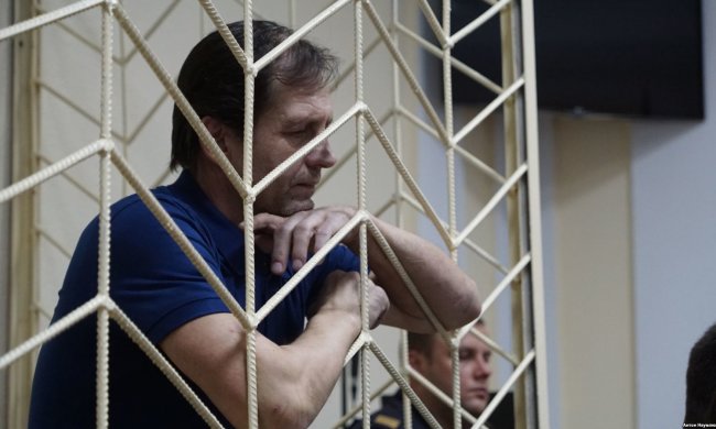 Викинули на світло та поставили на коліна: з'явилися страшні подробиці побиття Балуха в Криму