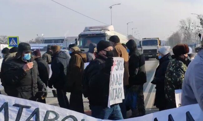 У Полтаві перекрили трасу, кадр з відео