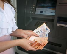 Злісні миші розпатрали банкомат: опубліковані фото