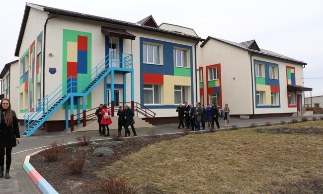 Из садиков Киева "выбрасывают" больных детей, родители восстали: "Вы е**утые?"