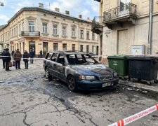 згорілий Volvo Львів пожежа сміттєві баки