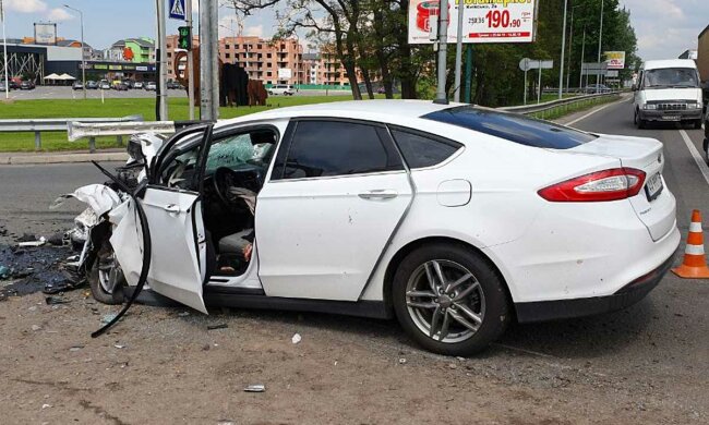 Людей собирали по частям: в Киеве шумахер на Lexus снес двух пешеходов, жуткие кадры 18+
