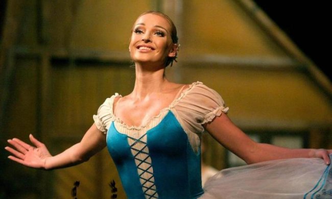 Дивний мужик начистив лице Волочкової на честь свята: фото