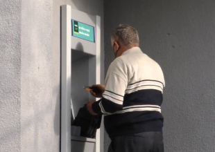 Банкомат. Фото: скрін youtube