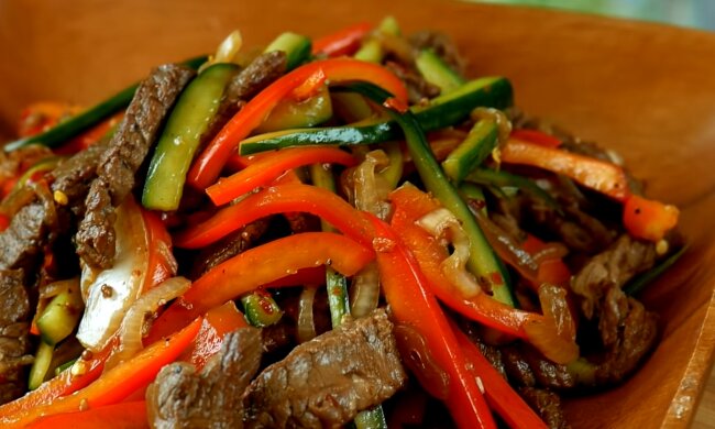 Яловичина з болгарським перцем, скріншот: YouTube