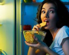 Нічні жриці у захваті: дієтологи дозволили їм їсти