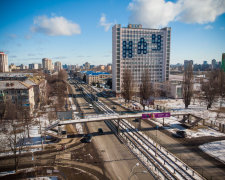 В Киеве наконец реанимируют мост-доходягу: расходится по швам и рябит ямами