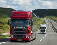 Весовой контроль на дорогах изменят: что нужно знать украинцам