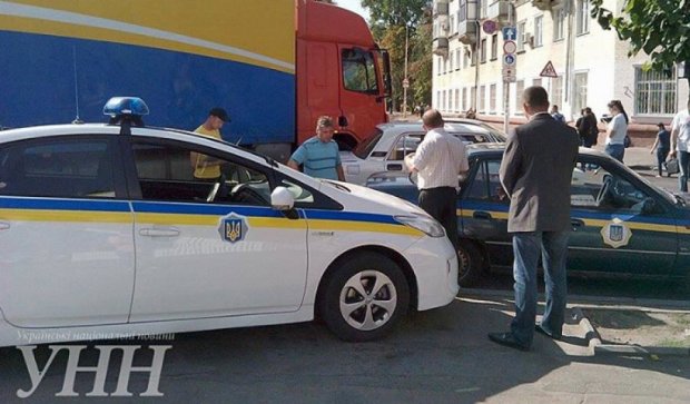 ДТП в центре Житомира: столкнулись легковушка и грузовик (фото)