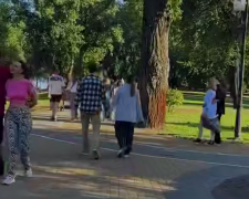 Украинцы, прогулка, весна, кадр из видео