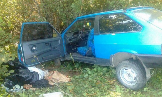 Пустое авто наехало на палатку с туристами (фото)