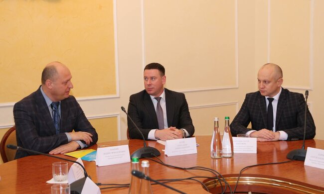 Олександр Буряк, сайт ДБР